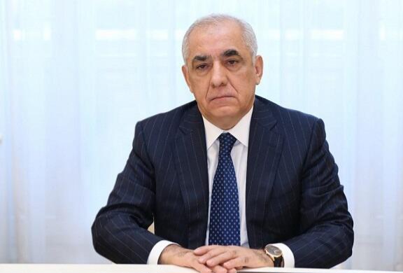 Baş nazir Qətərin Azərbaycandakı səfirliyində.